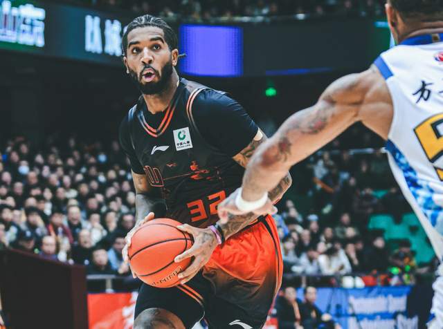 乐鱼-央视直播！山东VS浙江全力出击，超级外援挑大梁，邱彪底气十足