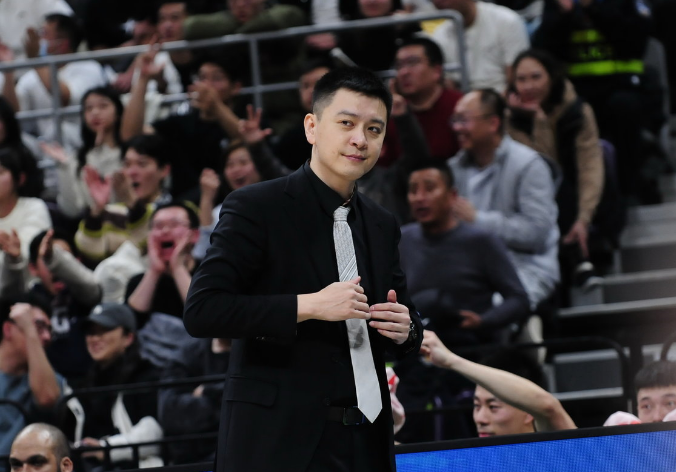 乐鱼体育官网-突发！曝辽篮主帅杨鸣辞职已获俱乐部批准 由助教乌戈接任